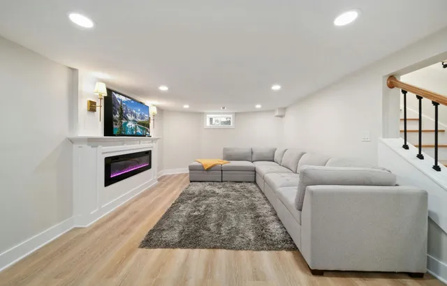 The+Benefits+of+Hiring+Professional+Basement+Contractors+for+Your+Renovation-640w